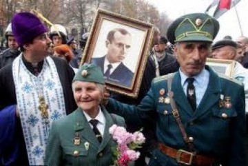 Откуда берутся, как и кому служат - галичанские "патриоты"