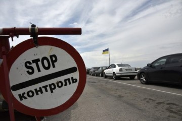 Украинцы образовали гигантскую пробку на границе с российским Крымом