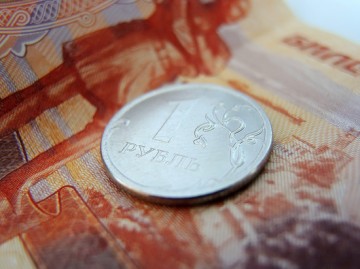 Минтруд через суд попросили обосновать колоссальные пенсии депутатов