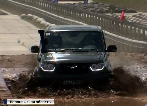 Маникюр и каблуки - не помеха: бронемашины осваивают девушки