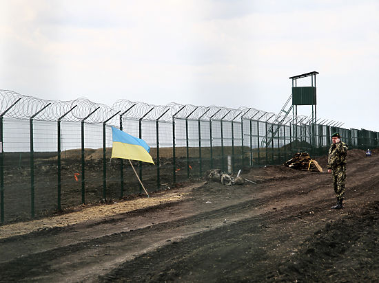 В Киеве за растрату денег на стену с Россией задержали семь крупных чиновников