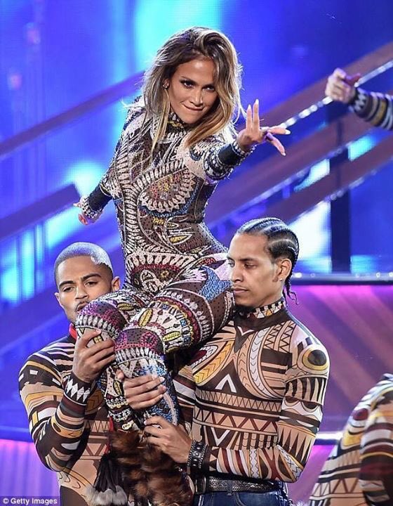 "Бейонсе" уже не та. Лолита в обтягивающем комбинезоне стала героиней мемов