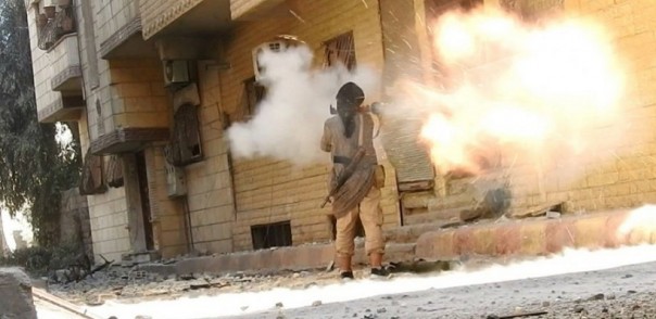 На кадрах: боевики бьют из ракетных установок вблизи мечети Аль-Атик