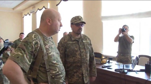 Наконец-то жители Донбасса узнают, что сами себя обстреливают: Зажиревший Турчинов пригрозил «потушить роспропаганду» и уже построили новую зомбовышку