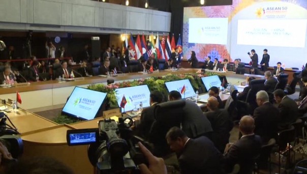 Лавров провел в Маниле переговоры с главой МИД КНДР