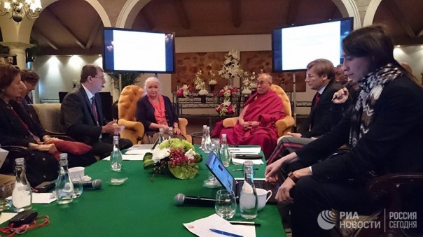 Российские ученые заговорили с Далай-ламой о новой теории сознания