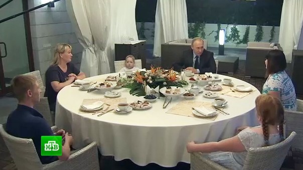 Путин пригласил семью из Ижевска на отдых