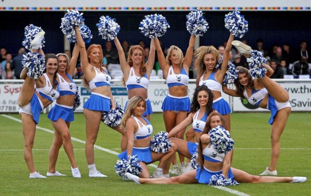 Миллионер выгнал из своего футбольного клуба слишком сексуальных чирлидерш