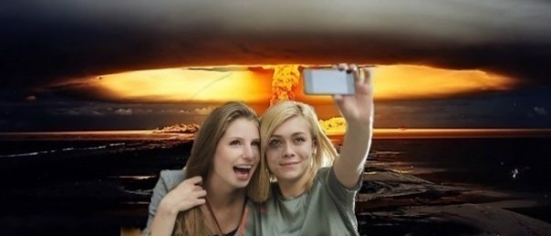 Как правильно сделать селфи на фоне ядерного взрыва