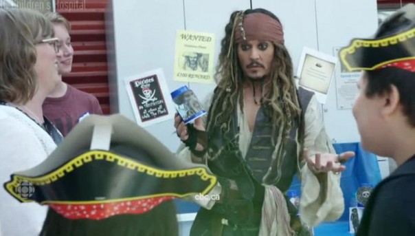 Джек Воробей взял на абордаж больницу: Джонни Депп навестил детей