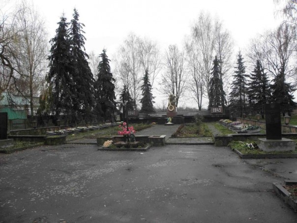 На Волыни с братской могилы борцов с нацизмом похитили 13 надгробных плит