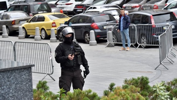 В центре Киева у здания кабинета министров прогремел взрыв