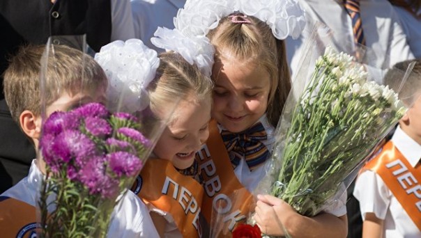 Минобрнауки не планирует переносить День знаний на 1 октября