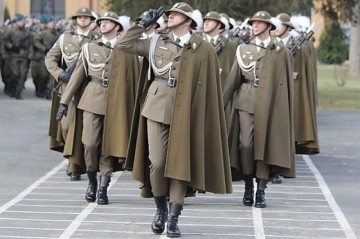 В Польше негодуют: Участие Войска Польского в киевском параде под гимн сброда преступников из ОУН – задумано врагами, порочит честь и просто немыслимо