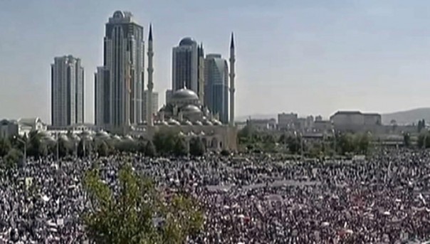 В Грозном проходит многотысячный митинг в поддержку мусульман Мьянмы