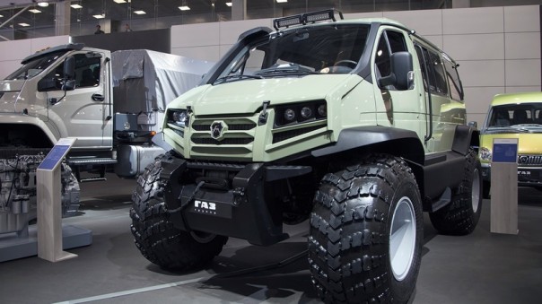 "Группа ГАЗ" представила целое семейство суровых внедорожников | Cплав «медведя» и «волка»: впервые показали вооруженный чеченский вездеход