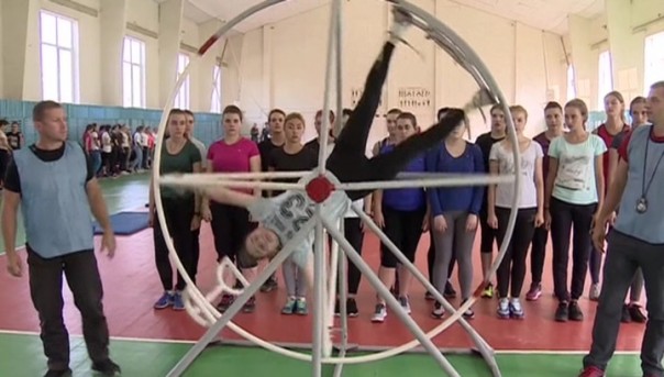 Асы в юбках: длинноногие девушки сядут за штурвал