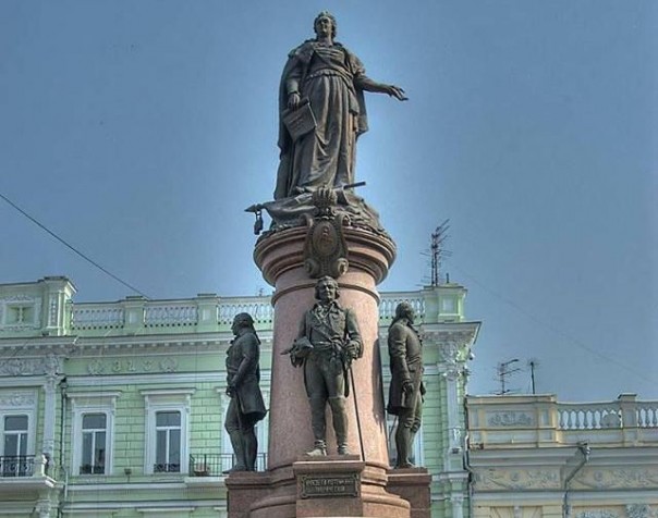 Покушение на памятник Екатерине II в Одессе