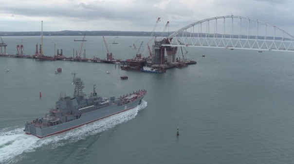 Слухи по поводу просадки арки Керченского моста.