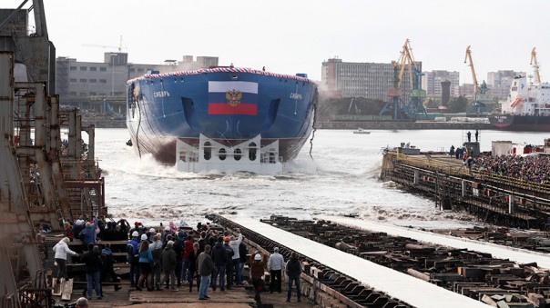 Мощнейший в мире ледокол «Сибирь» спустили на воду в Санкт-Петербурге