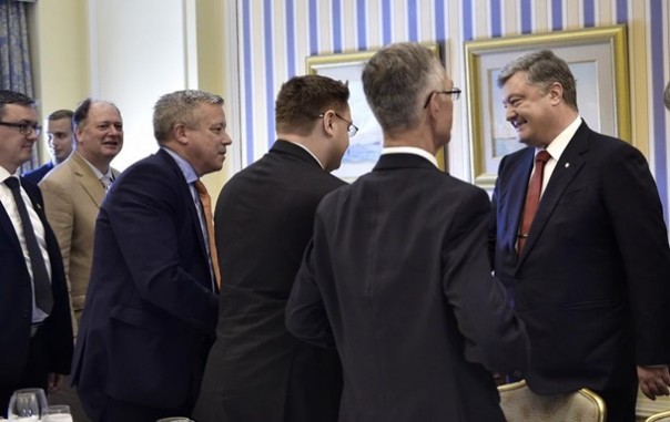 Как бизнесмен бизнесмену – подайте…