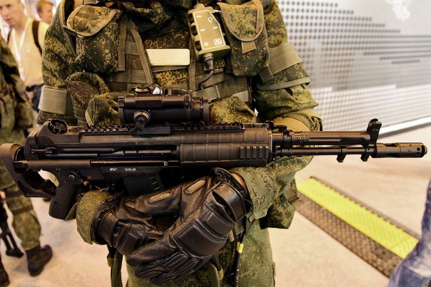 В состав боевой экипировки "Ратник" могут войти сразу два автомата