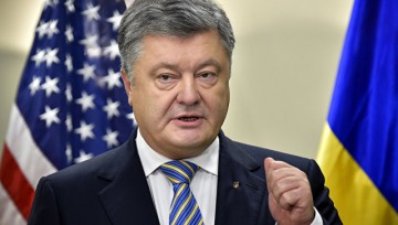Порошенко заявил, что Украина не будет получать от США летальное оружие
