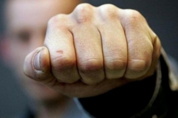 В Киеве сторонники ЛНР избили патриотку за крики СУГС