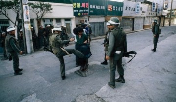 Как кровавый корейский режим народ подавлял