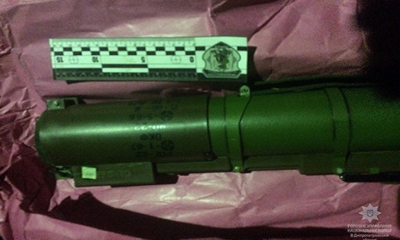 "Cдала" собственного мужа из-за гранаты из "зоны АТО" | В Днепре задержали мужчину, гулявшего по городу с ручным гранатометом и гранатой