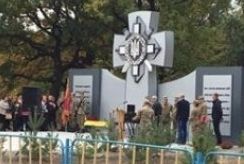 "Слава ДНР!", "Смерть укропам!": на Днепропетровщине на памятнике "хероям АТО" продемонстрировали отношение к пресловутым "воинам света"