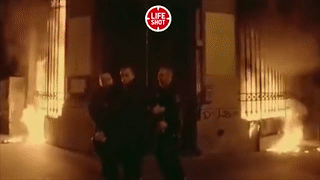 У Павленского пригорело: Чего добивался скандальный беглый акционист? И могут ли его депортировать?