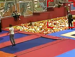 Смертельный прыжок на батуте красноярского депутата попал на видео