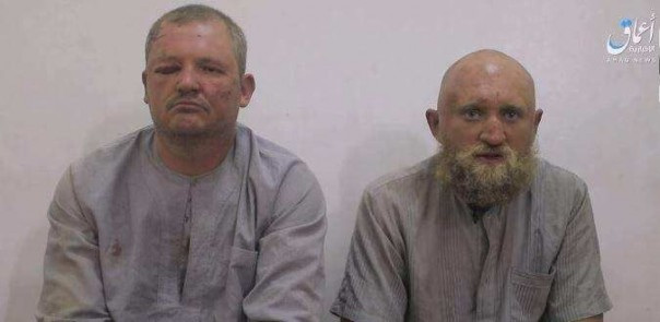 ИГИЛ опубликовало кадры с пленными русскими добровольцами в Сирии. Минобороны опровергло захват в плен двух российских военных