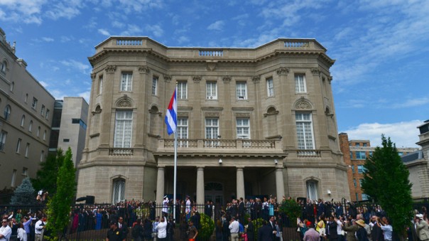 Власти США распорядились выслать 15 кубинских дипломатов