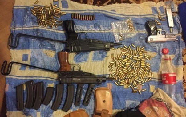 У трех киевлян изъяли внушительный арсенал оружия