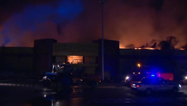 Пожар и взрывы на МКАДе: площадь обрушения возросла до тысячи квадратов