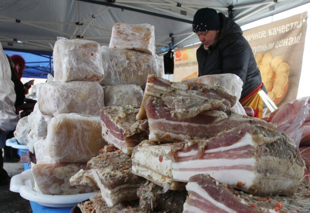 Взяли покушать. Украинцев задержали при ввозе в Россию 20 тонн сала и орехов