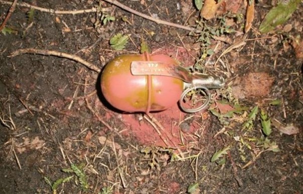 В Киеве мужчина выбросил из такси гранату