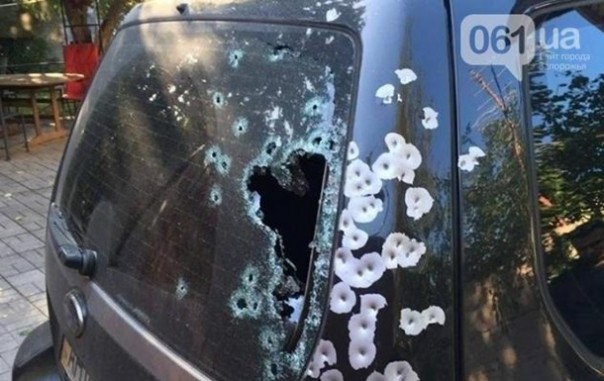 Бытовуха: В центре Запорожья расстреляли внедорожник