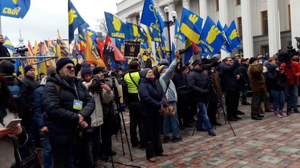 Политолог не сомневается в успехе митингующих возле Верховной рады