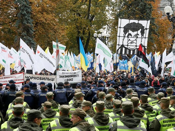 Третий круг Майдана: у здания Верховной Рады два палаточных лагеря – военный и гражданский