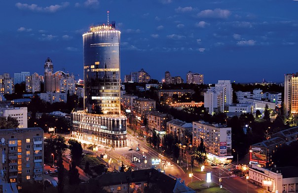 В Киеве включили отопление, есть жертвы