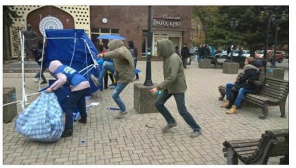 В Мариуполе нацисты атаковали мирную акцию в поддержку русского языка