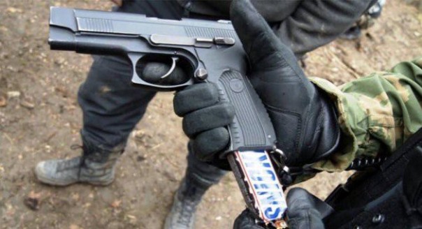 В Томске преступник совершил 5 успешных ограблений с помощью сникерса