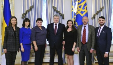 Лицемерие Порошенко: На Украине никто не ограничивает языки нацменьшинств