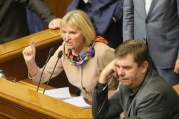 Жена Луценко показала истинное лицо украинских чиновников на беспорядках в Раде: «Олег, вынеси козла!»