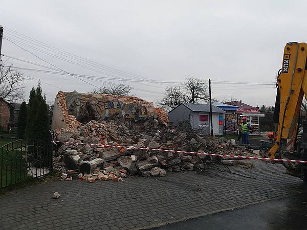 За неимением Лениных или ломать - не строить