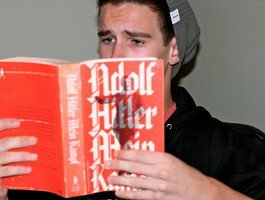 В британской школе для мальчиков будут изучать "Майн кампф" Гитлера