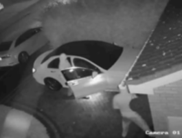 Угонщики за минуту обманули умный замок Mercedes ретранслятором (видео)